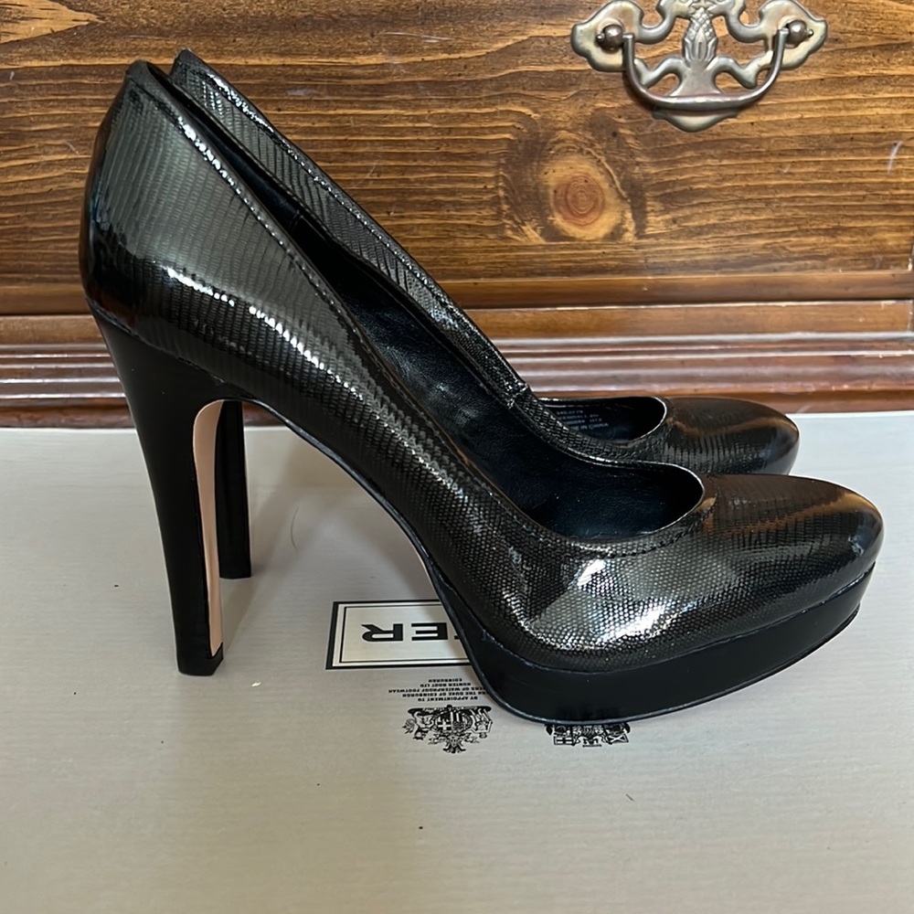 Brand new Calvin Klein pumps. Size 8